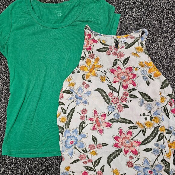 BOGO🎀BUNDLE OF 2 tops- Sz Large - Picture 1 of 6